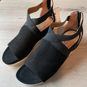 Womens black sandals size 7